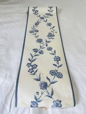 VGT Lot 7 Newport #5725 Blue floral Wallpaper Border 5 YDS EA Unpasted Farmhouse